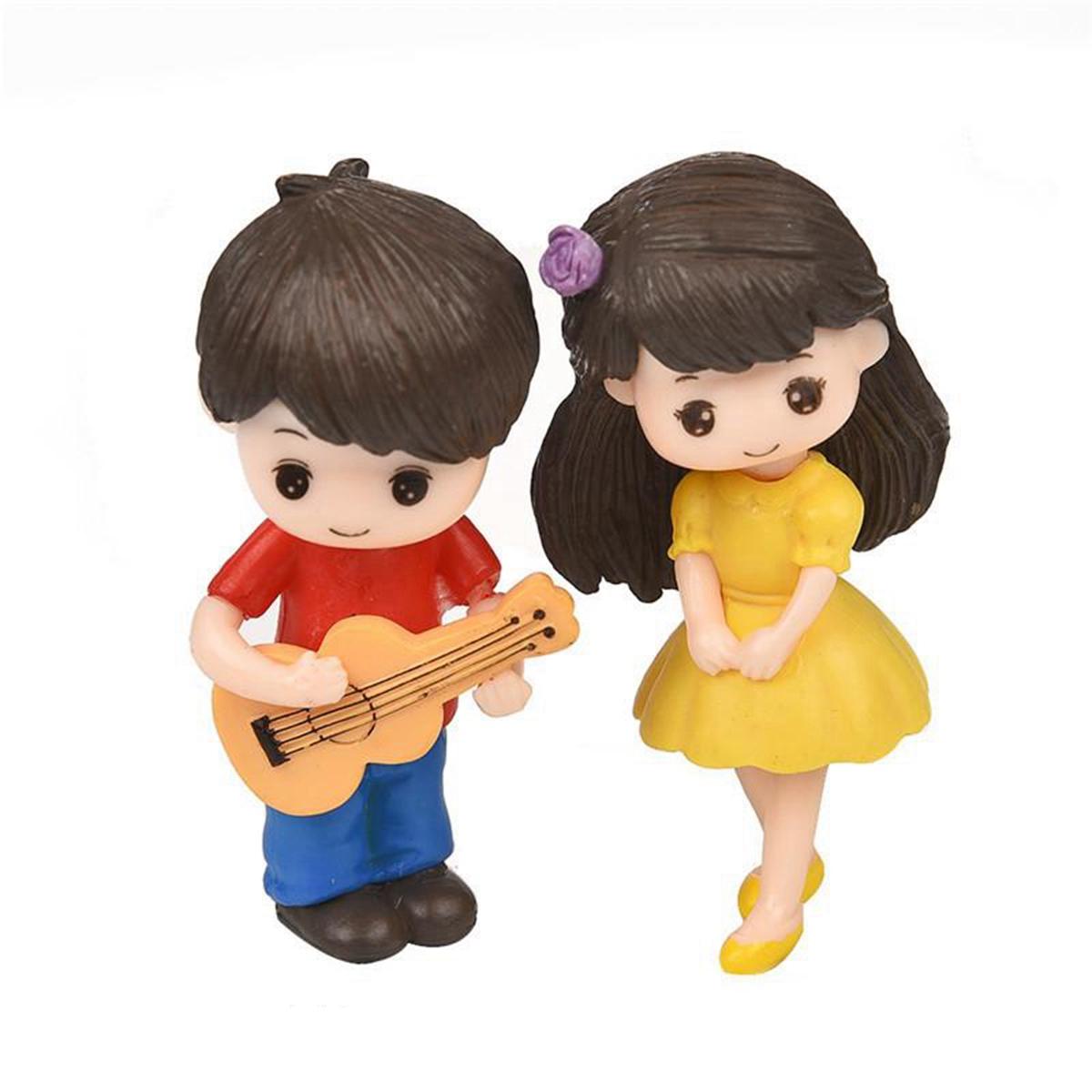 

Decoration Craft Sweet Lovers With Guitar Miniature Couple Figurines Resin Dolls Boy Girl Ornaments red&yellow