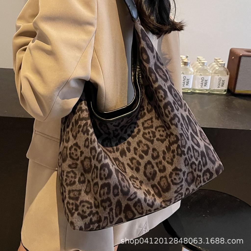 Large-capacity Bag Women's 2025 New Fashion Versatile Casual Shoulder Underarm Bag Casual Commuter Leopard Print Tote Bag