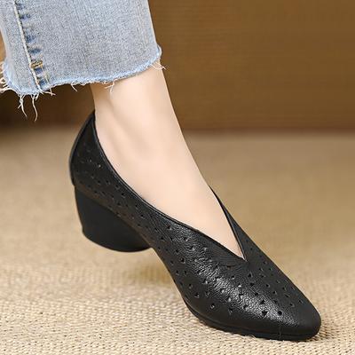 Einfache und weiche Schuhe mit hohlen Löchern, mittelhoch, Damenschuhe, Frühjahr und Sommer 2025, neu, spitz, zum Hineinschlüpfen, Keilabsatz, modische Sandalen