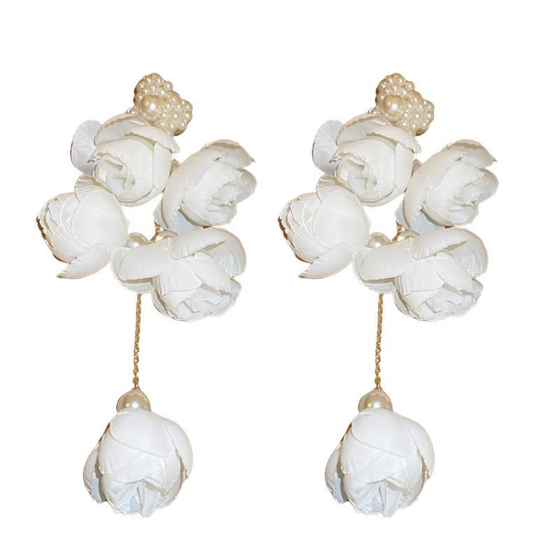 Silver Needle Super Fairy Pearl Tassel Earrings - High-End Niche Fashion, Long Exaggerated Design for Women's Stylish Commuting.