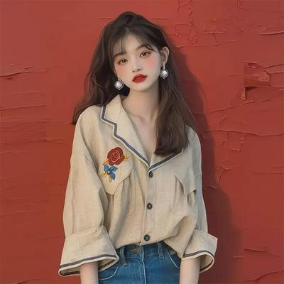 2024 Early Autumn Trendy French Light Khaki Printed Shirt - Stylish and Youthful Design