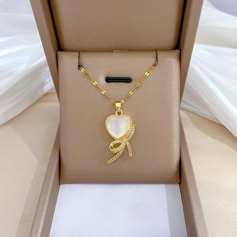 **Lively Women's Necklace: Titanium Steel & Gold-Plated Copper Clavicle Chain**