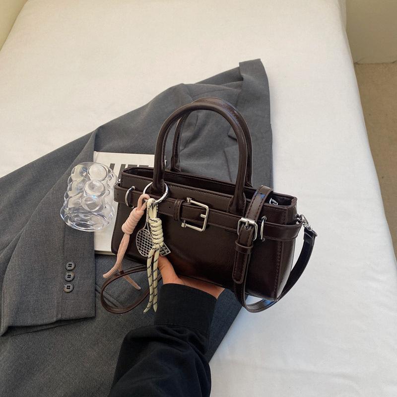 Small bag women's spring and summer versatile new fashion niche design messenger bag portable small bag