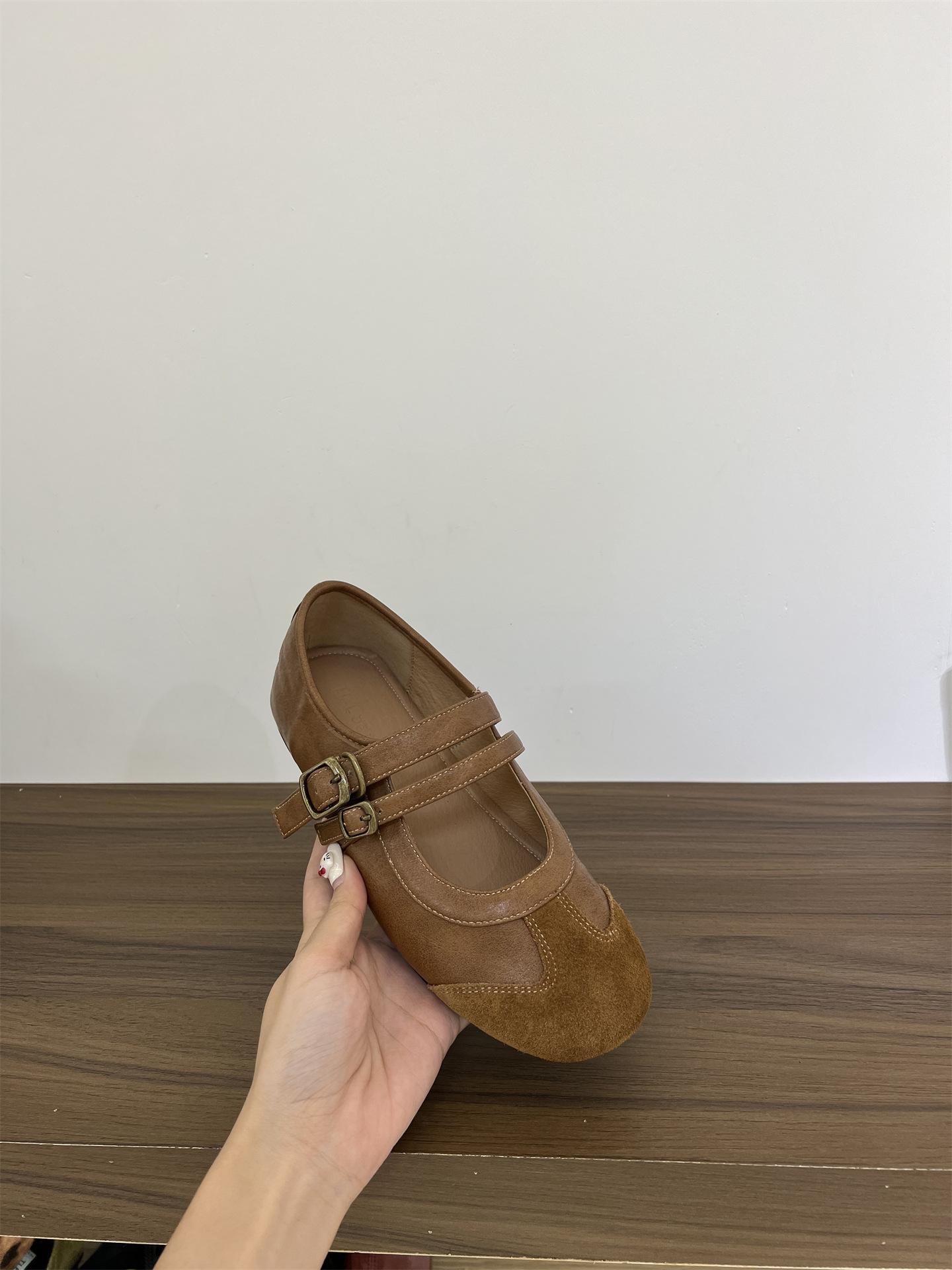 

Korean version of retro soft-soled Mary Jane women s shoes 2025 new French temperament low-heeled double buckle with light mouth single shoes 39