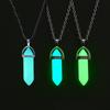 Dunkler Leuchtstein Fluoreszierende Sechskant-Säule Halskette Natürlicher Kristall Leuchtend im Anhänger Leder Modeschmuck Geschenk