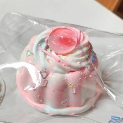 Jucărie de stoarcere budincă de frișcă simulată Jucărie desert falsă pentru ameliorarea stresului Birou Stretchy Realist Aliment Fidget Toy Cadouri pentru petrecere
