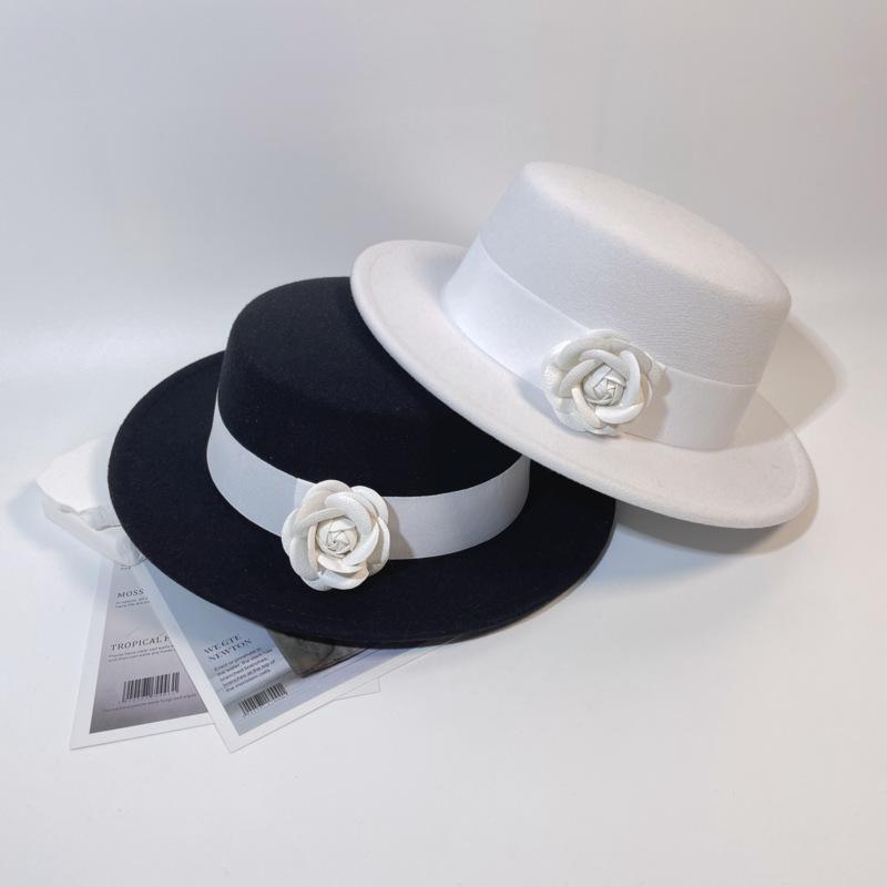 Hepburn Style Flower Flat Top Small Brim Woolen Hat Women's Autumn and Winter French Retro High-end Sense Showing Face Small Temperament Top Hat