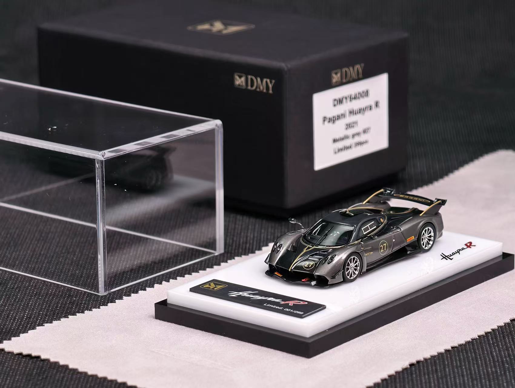 

1:64, Pagani Huayra R Blue carbon, resin static miniature simulation car collectible model, adult ornaments, boys toys.
