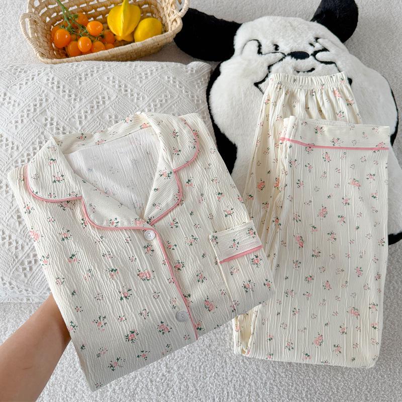 Women's High-End Crinkle Fabric Pajama Set - Long-Sleeved, Long Pants, Autumn Cardigan, Sweet Floral Pattern, Suitable for Outdoor and Home Wear.