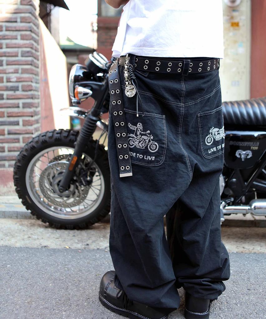 Tuseupeiseu Buyback Back Pocket Embroidered Pants [Black]