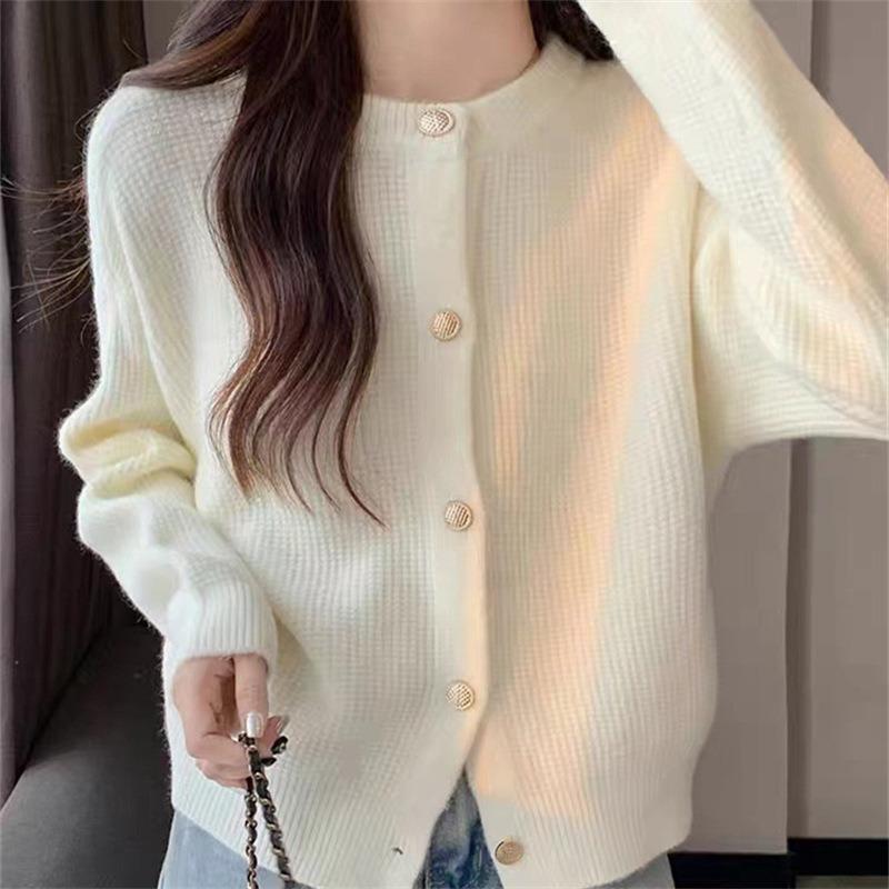 Spring and Autumn new crew neck knitted jacket for women to wear with gentle temperament short thickened sweater cardigan
