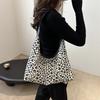 Stylish Simple Shoulder Bag For Women In Trendy Colors Perfect For Autumn Outfits