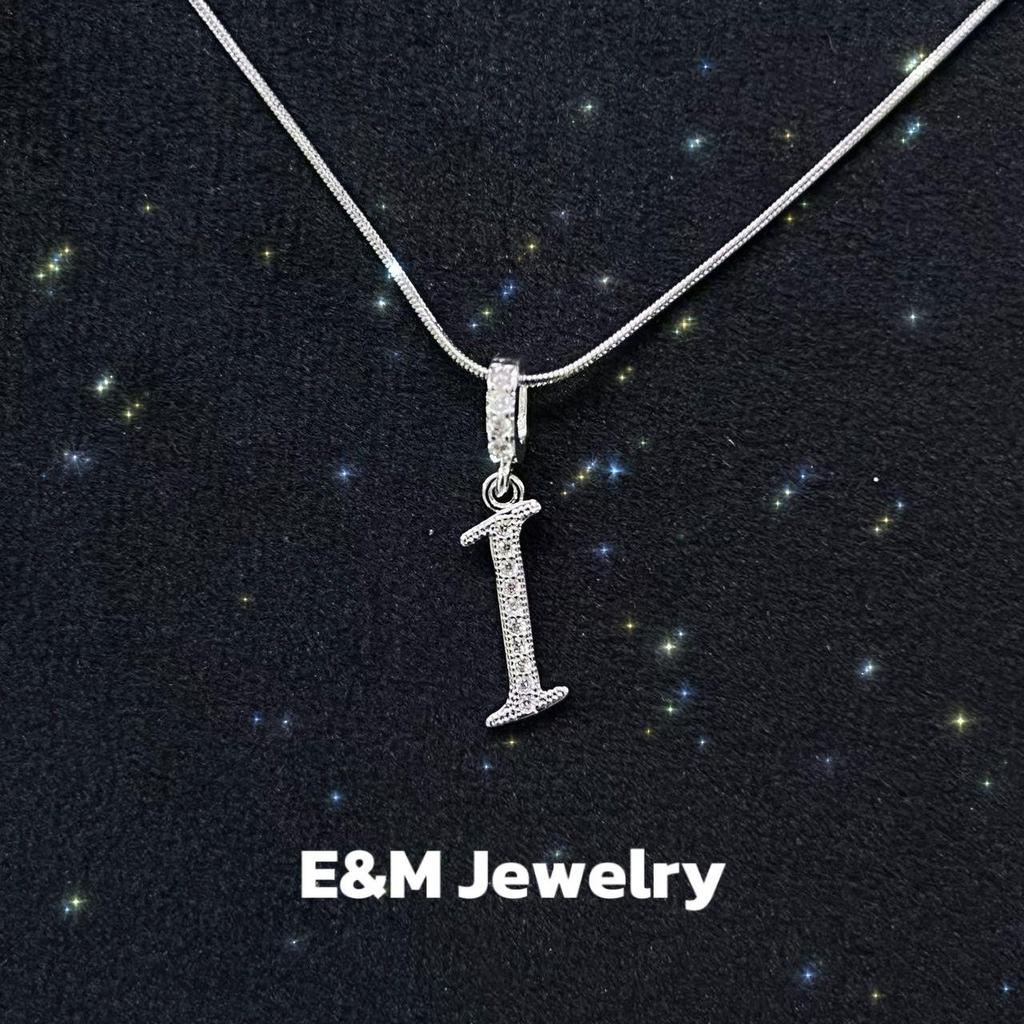 Königliches Hof-Halsband inspiriert von Mean Girls - Set mit Anhängern: Kreuz, Krone & römische Ziffern, vollständig besetzt mit Zirkonia - Luxuriöser, vergoldeter Kupfer-Choker für Damen
