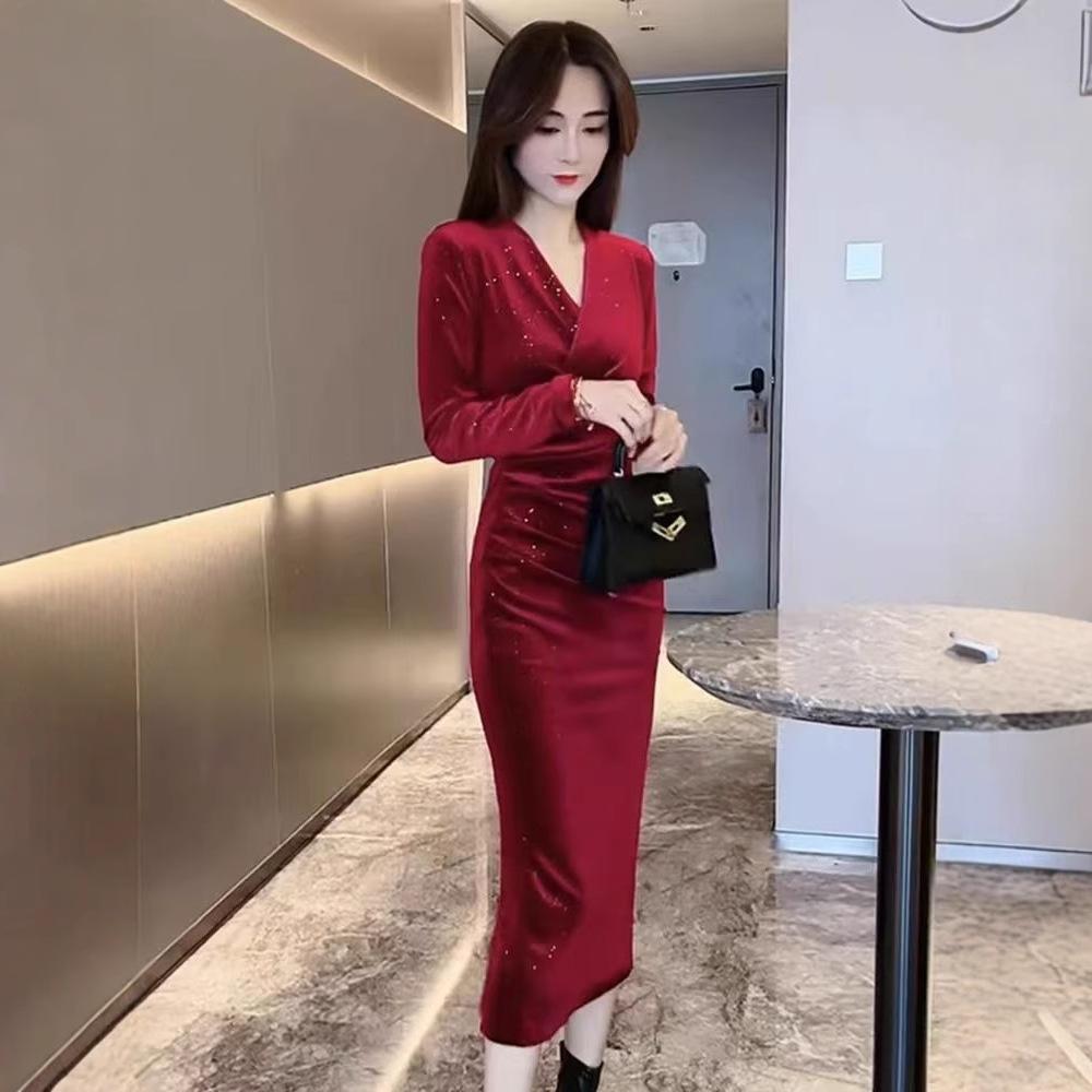 Retro V-neck Velvet Gypsy Dress for Women's Autumn and Winter New Temperament Waist and Thin Split Hip Wrap Long Skirt