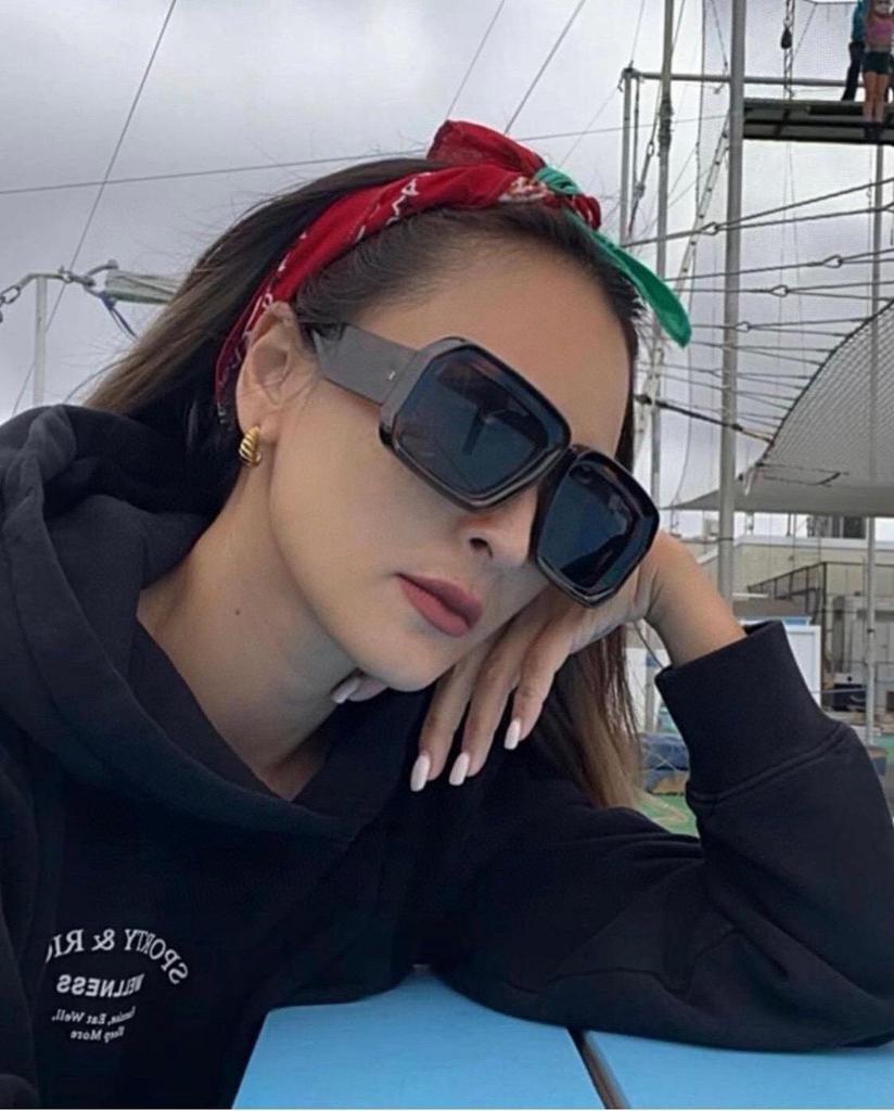 LW40064U Unisex Fashion Square Frame Sunglasses for Vacation and Party
