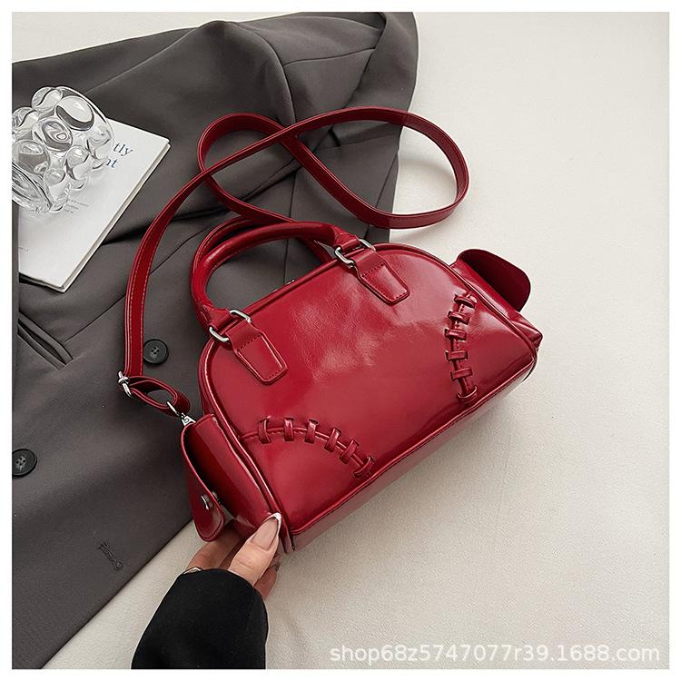 Niche Design Portable Bowling Bag Women's 2025 New Korean Version Versatile Messenger Bag Foreign Style Fashion Commuter Bag