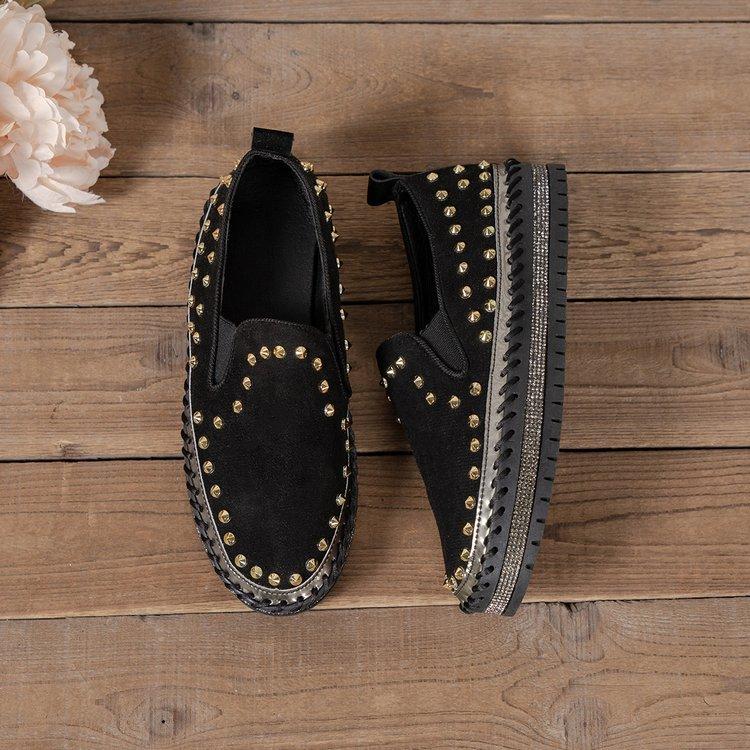 Chaussures simples décontractées de grande taille pour femmes 2024 printemps nouvelles chaussures à semelles épaisses et plates à rivets pour femmes à la mode