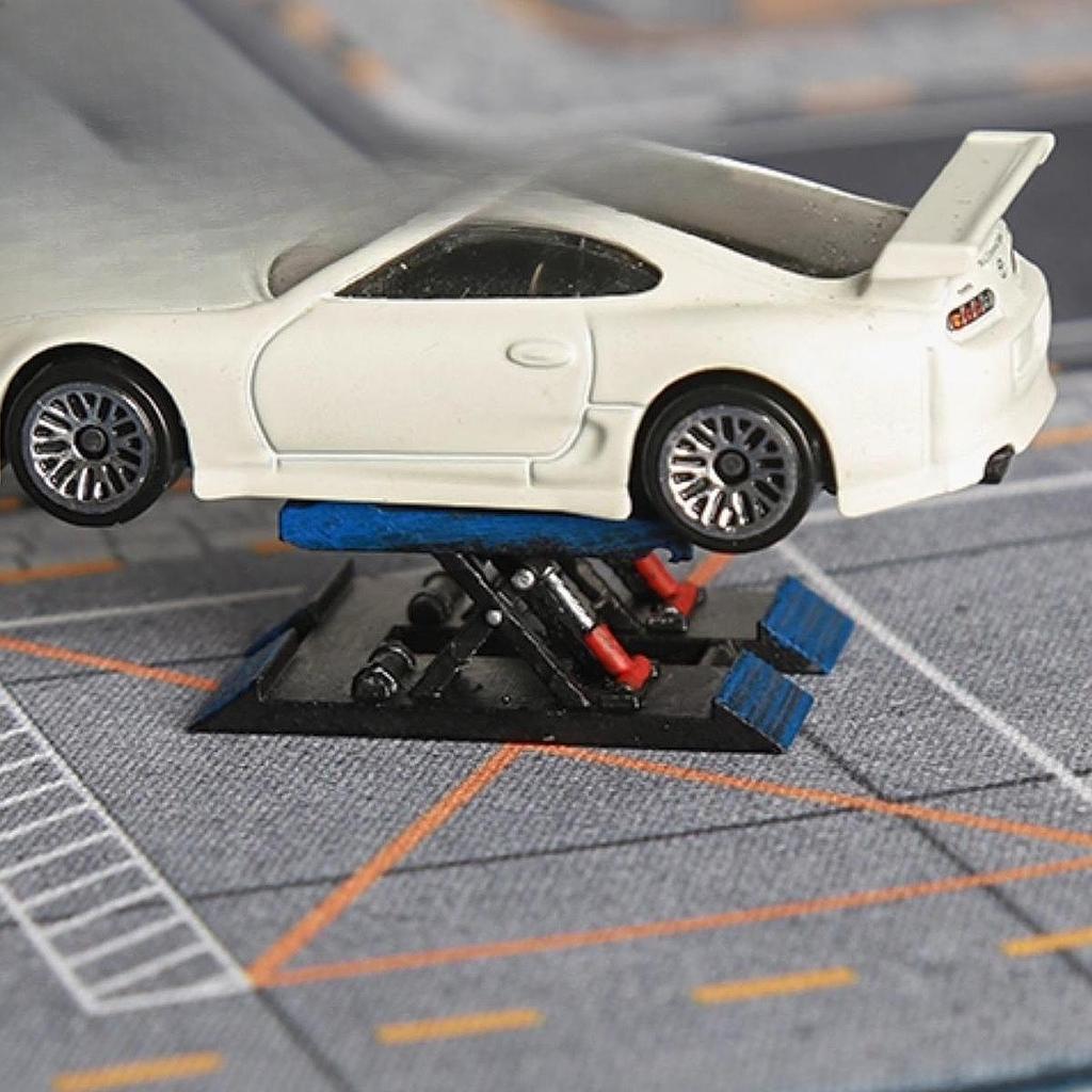 Diorama Car Lift in 1:64 Scale, Model Simulation, Workshop, Miniature Lift, Garage, Landscaping,