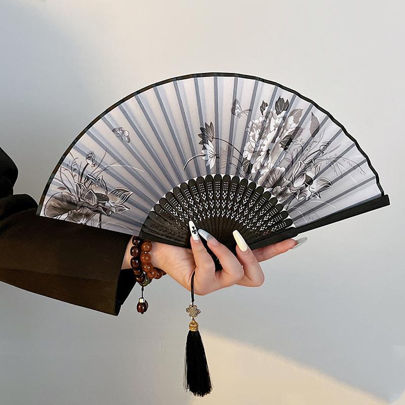 Tragbarer Bambus-Faltfächer Vintage Seiden-Dekorationsfächer Hochzeitsparty Heimdekoration Geschenke Weiblich Tanzender Handfächer Chinesisch
