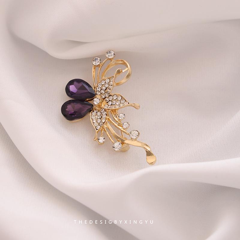 Broche Elegante de Pérola Dourada e Espiga de Trigo: Acessório Versátil e de Alta Qualidade para Mulheres