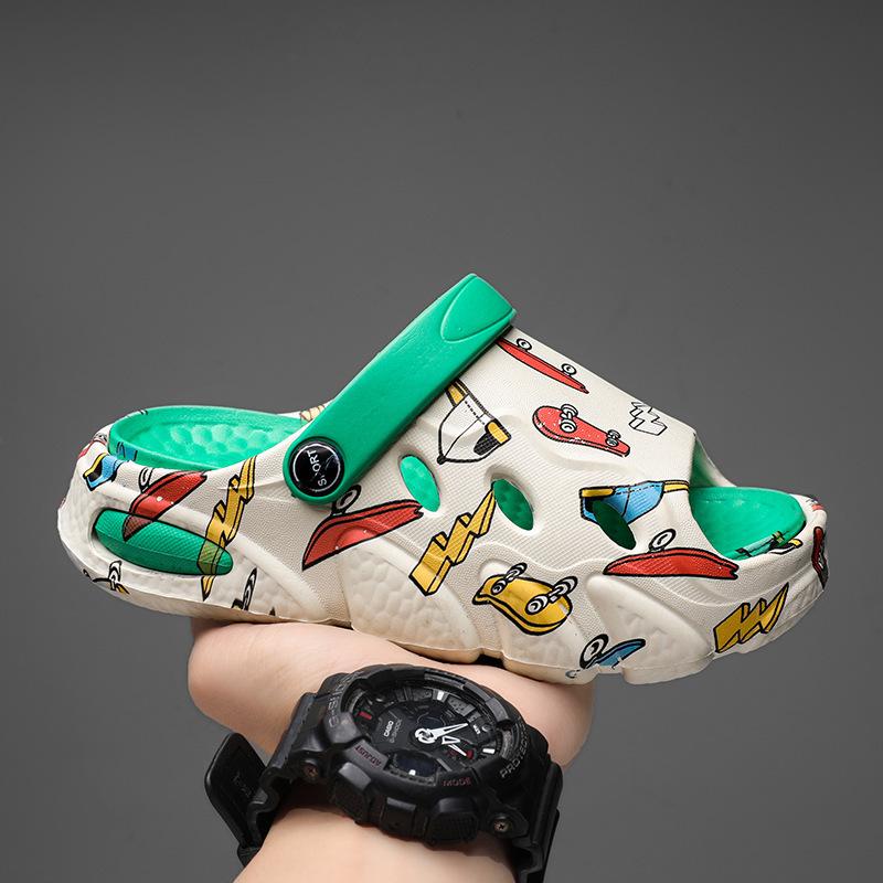 Children's slippers, boys and girls summer non-slip soft-soled sandals, outside wear, stepping on shit feeling two wear, baby thick bottom one-word