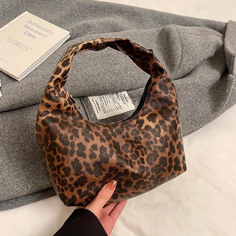 Women PU Leopard Fashion Shoulder Bag Large Capacity Circular Underarm Bag Zipper Closure Fashion Carrying Bag Chic Hobo Bag KTB