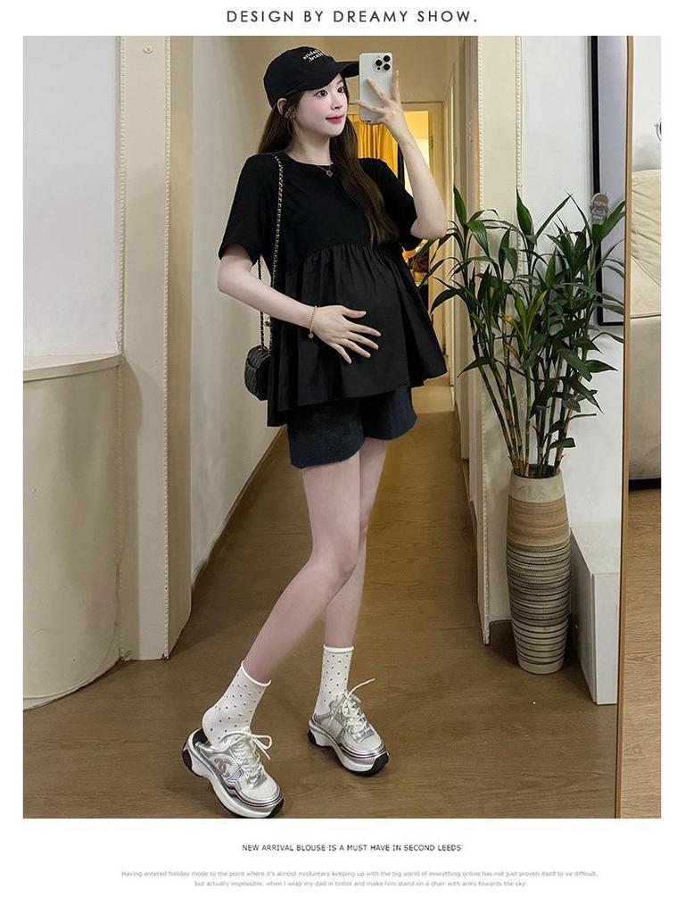 Maternity Summer Two-Piece Set: Stylish Plus-Size Shorts & Top for Trendy Moms