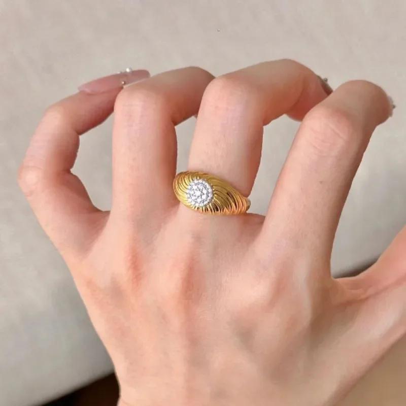 

Легкие роскошные винтажные кольца с бриллиантами и резьбой для женщин в стиле суда, высококачественное модное кольцо с круглым кристаллом, изящные ювелирные изделия resizable