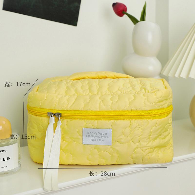 

Cloud Makeup Bag, Wash Bag, Travel Bag, Simple and Portable, Large Capacity Travel Skincare Storage Bag жёлтый