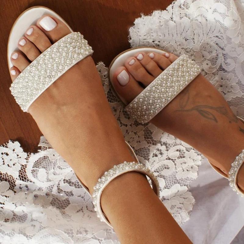 Mode Damen Weiße Flache Sandalen Perlenriemen Bequeme Hochzeitsschuhe Übergröße Lässige Outdoor-Slipper Neues Design
