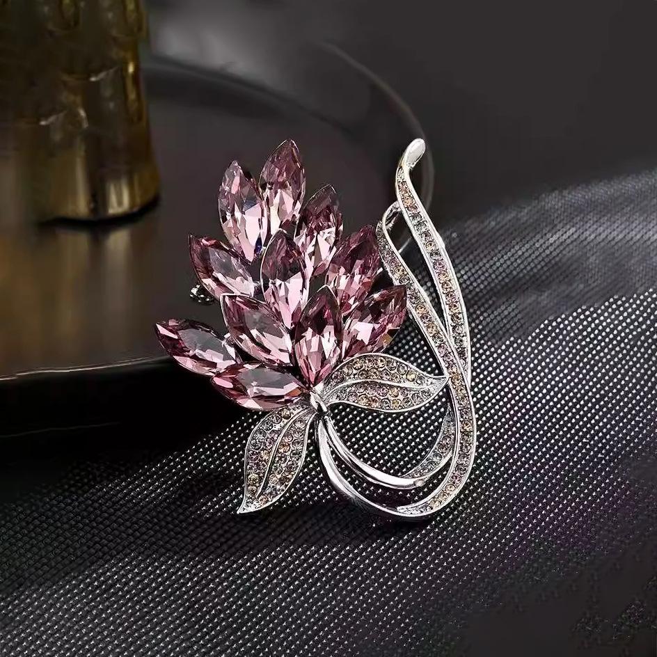 

Элегантная брошь в виде орхидеи, женская, высокого класса, изысканная брошь, нишевый дизайн, булавка, легкая, роскошная, темпераментная, костюм, аксессуары