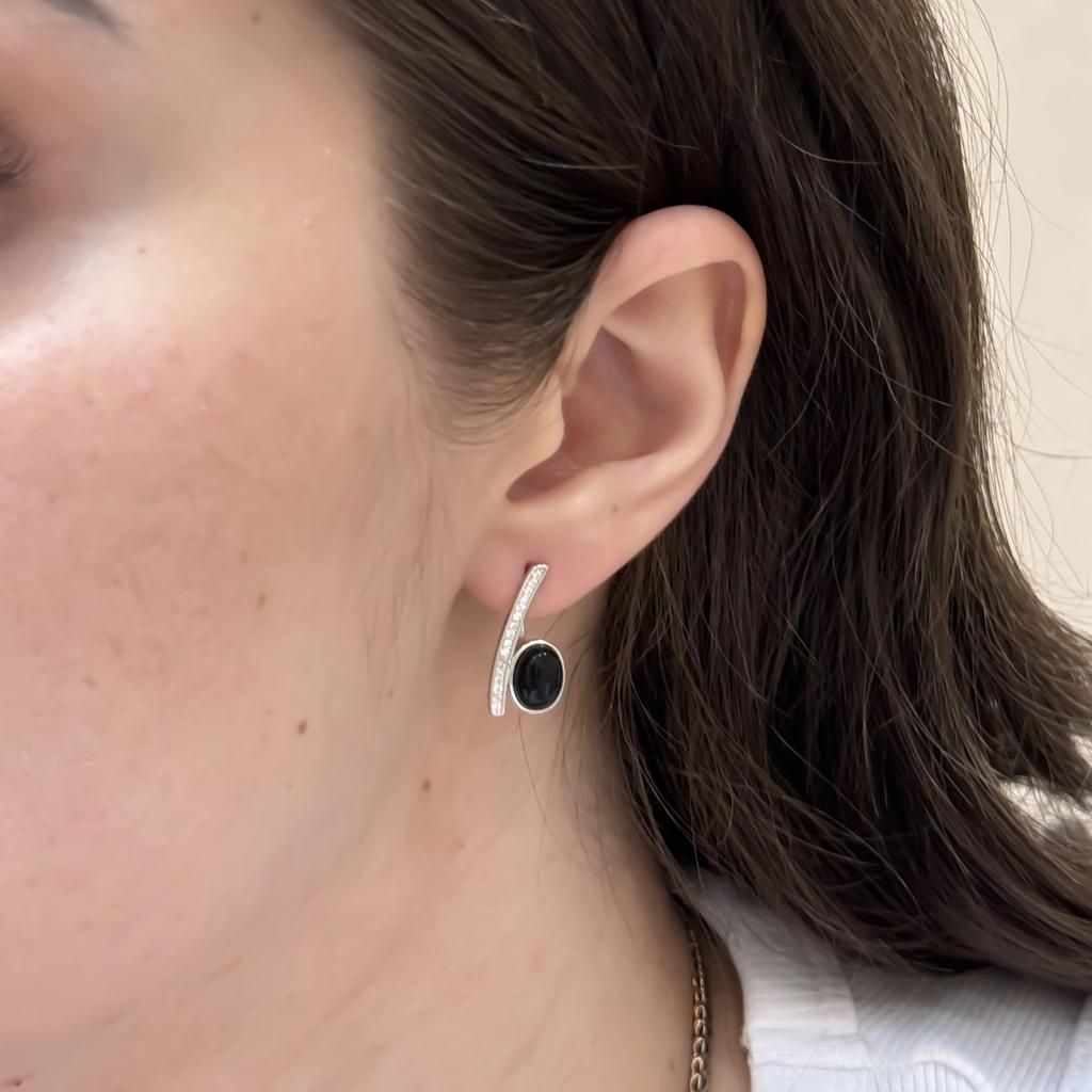 Серебряные серьги с натуральным ониксом, фианитами (60002092)