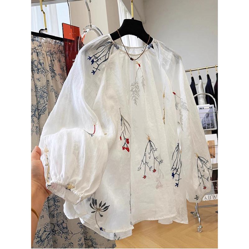 

Elegant French-Style Embroidered Lightweight Plus Size Sun Protection Shirt for Women 3XL белый