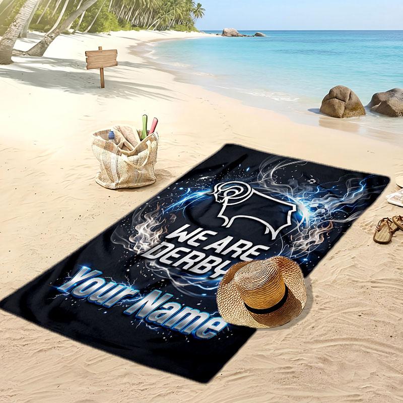 Toalla de Playa Personalizada Estampada Derby County Logo de Fútbol Apoyo Nombre Personalizado Texto Toalla Absorbente Para Deporte Viaje Regalo Especial