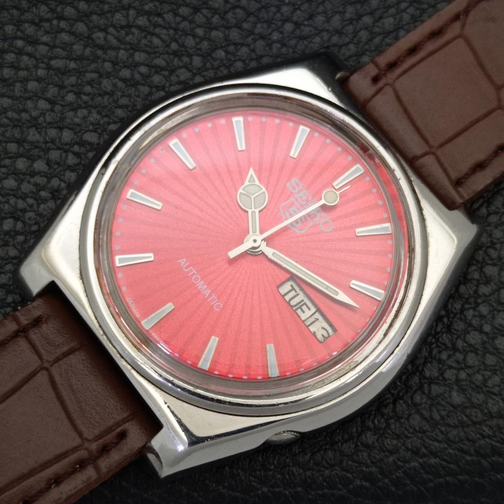 AUTOMATIC VINTAGE SEIKO 5 JAPAN 7009A MENS RED COLOR DIAL WATCH A701244-5 R206a-a701244