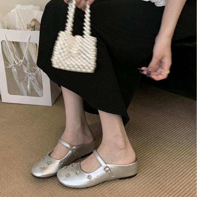 Fashion Round Toe Metal Rivet Embellished Design Flat Sandals Women Fashion Comfort Buckle Soft Sole Slipper Sandalki Damskie Eleganckie