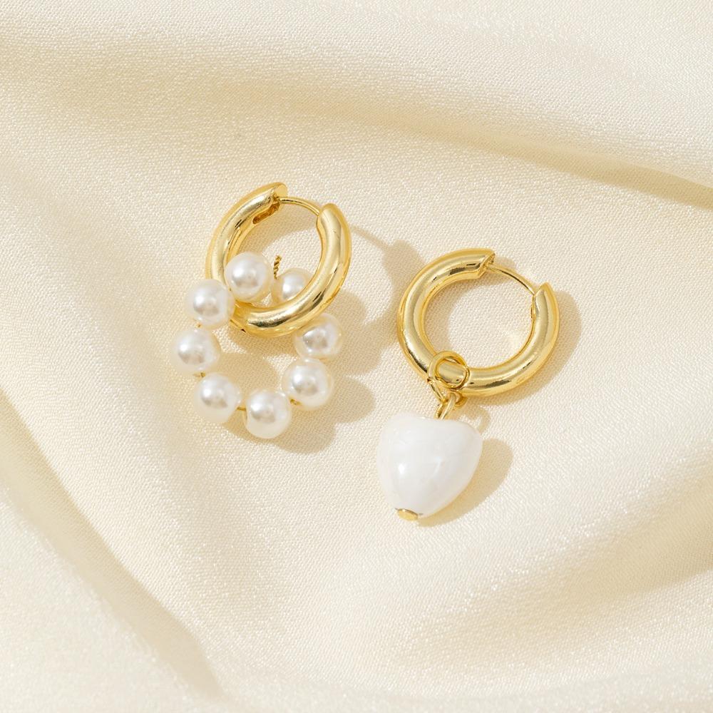 Romantic Temperament Imitation Pearl Beaded Asymmetric Heart-shaped Pendant Hoop Earrings for Women Korean Designer Jewelry Gift