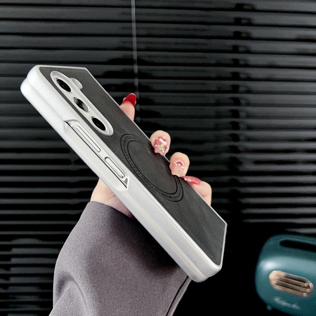Retro Leather Grain Magnetic Case for Samsung Galaxy Z Fold5/4/3 - Drop-proof & Foldable