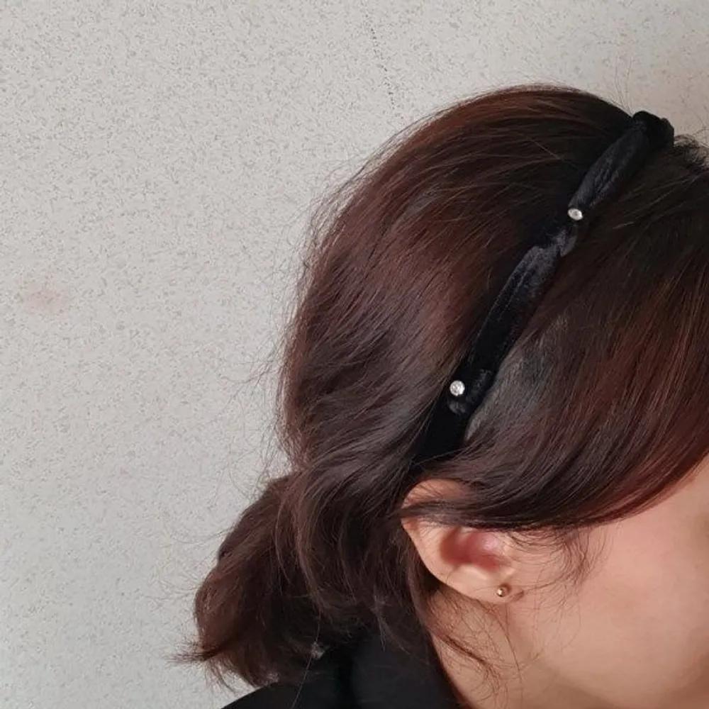 Cubic velvet headband