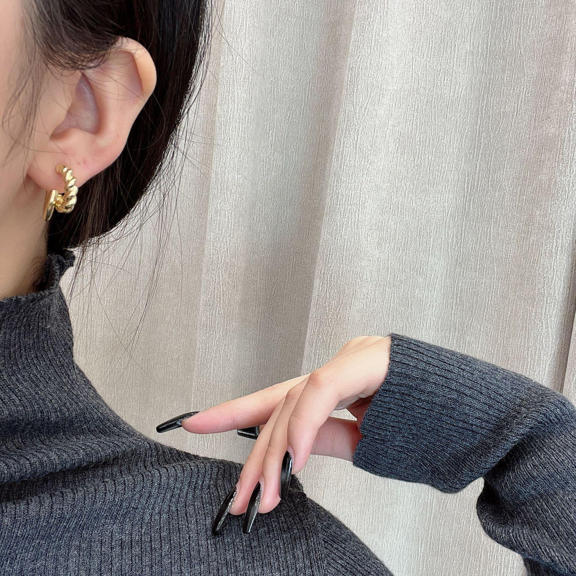 

Серьги-гвоздики в холодном стиле из витого металла – модные и элегантные для женщин braided earrings золотой