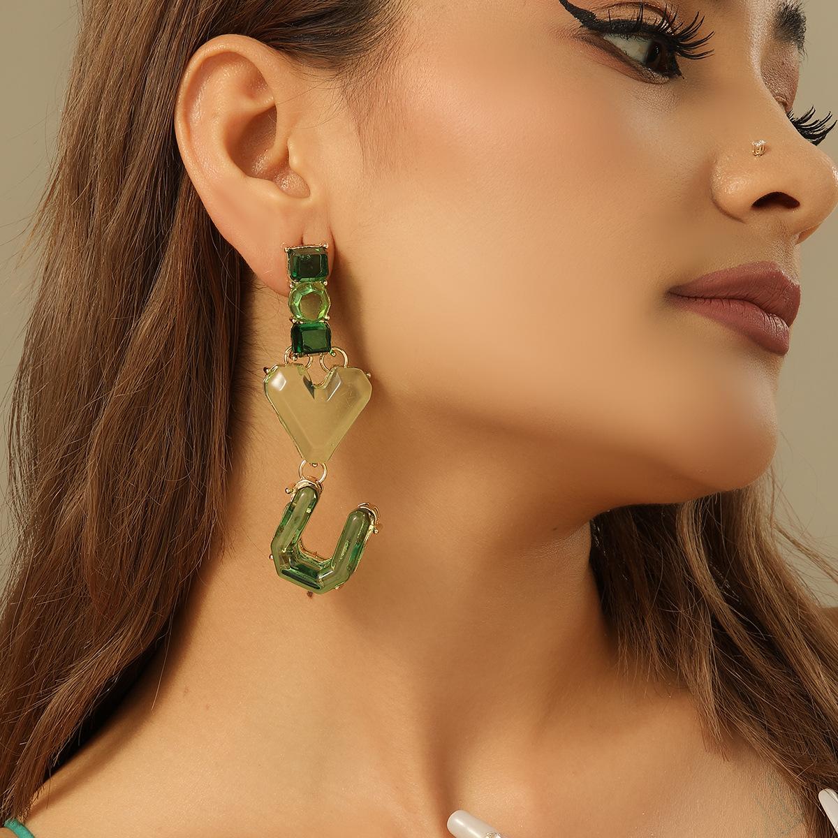 

Fashionable special-shaped heart stitching earrings чорний