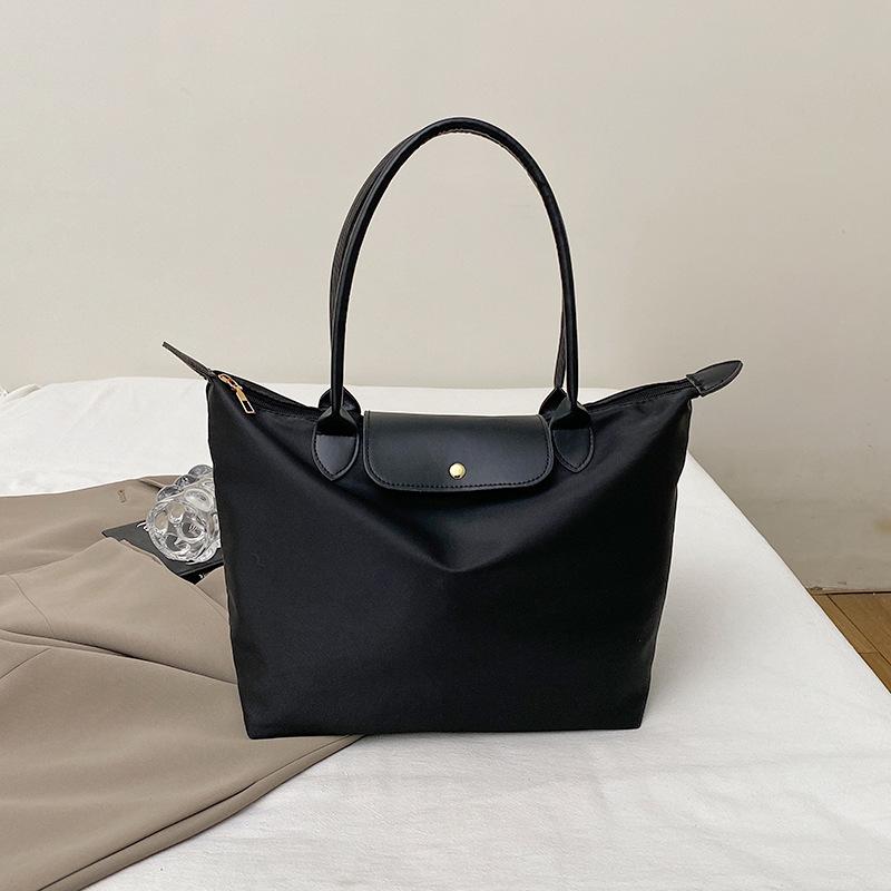 

Модная женская сумка из ткани 2025 года, новая большая сумка-тоут, модная сумка, простая повседневная универсальная сумка через плечо подмышкой чёрный