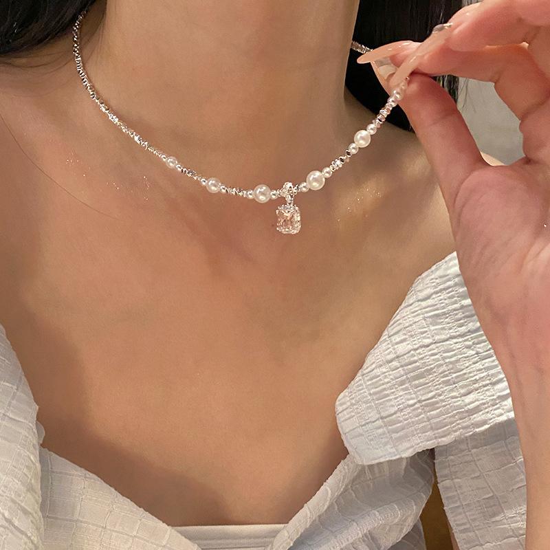 

Сломанный серебристо-черный жемчуг из желчного камня, кулон с цирконом, модное колье-цепочка до ключиц с высоким чувством, универсальное нишевое дизайнерское колье