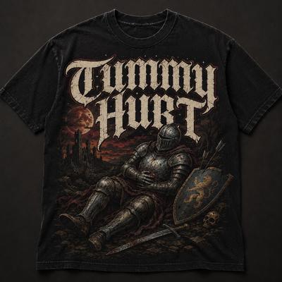 Handgemachtes Bauchschmerzen Ritter Shirt, Lustiges Dark Fantasy Grafik-T-Shirt, Ironisches Meme T-Shirt, Geschenk für Gamer Girl, Vintage Grafik-T-Shirt