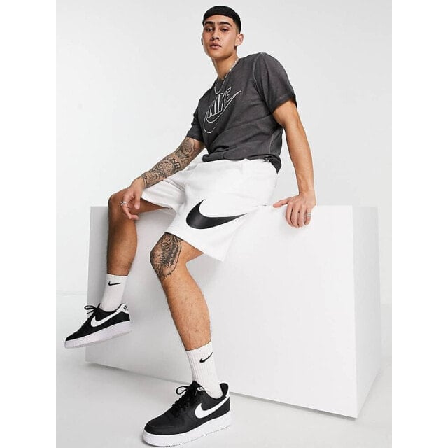 

Белые шорты с логотипом Nike Club