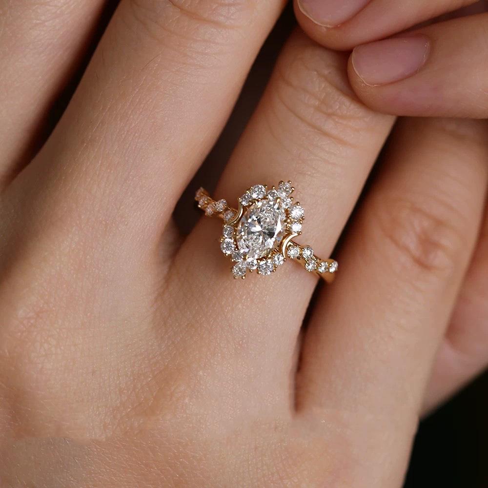 Light Luxury Fashion Gold Crescent Moon Perfume Bottle Broken Flower Cut Ring Set with Diamonds Cultivation Oval Diamond Zircon Wedding Ring Women