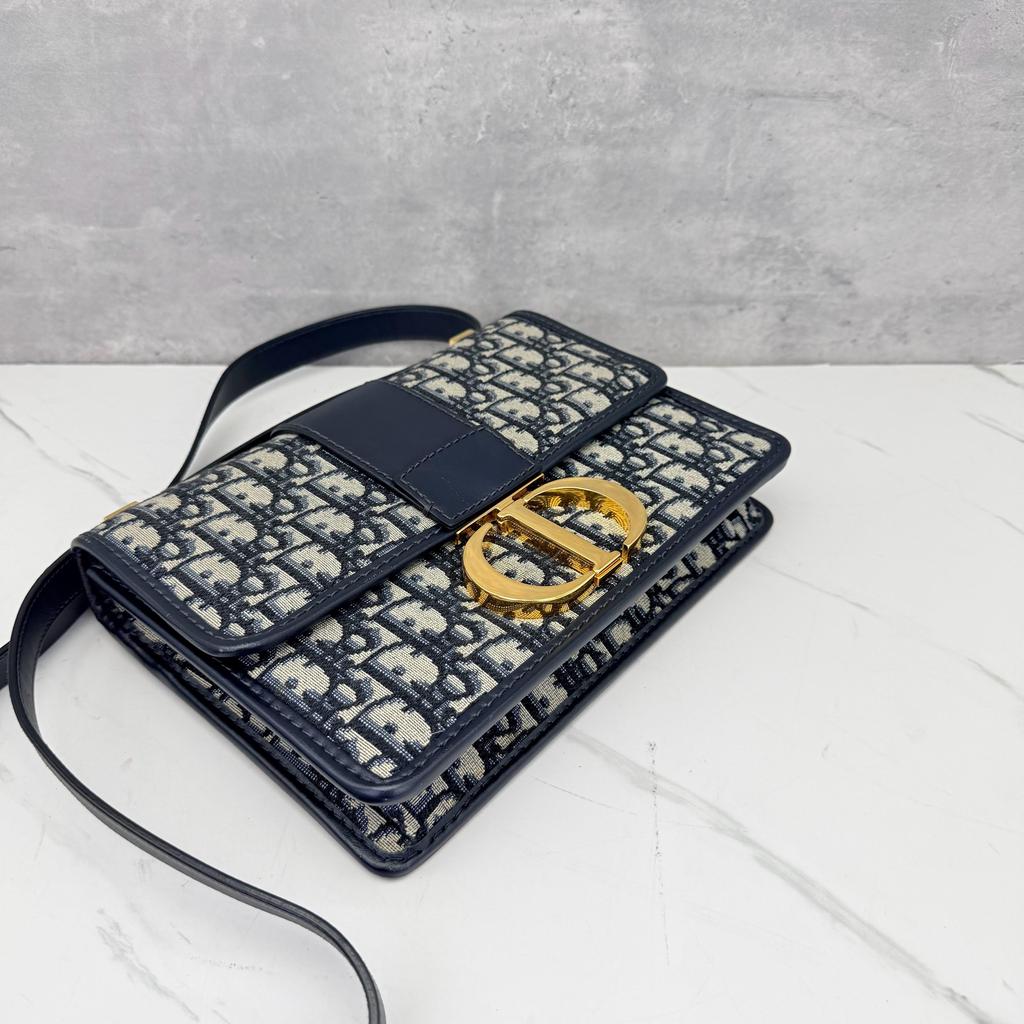 [Pre-Owned] 30 Montaigne Oblique Embroidered Monogram Flap Adjustable Shoulder Strap Montaigne Box Bag Leather Details Large - Excellent #MTXZH9