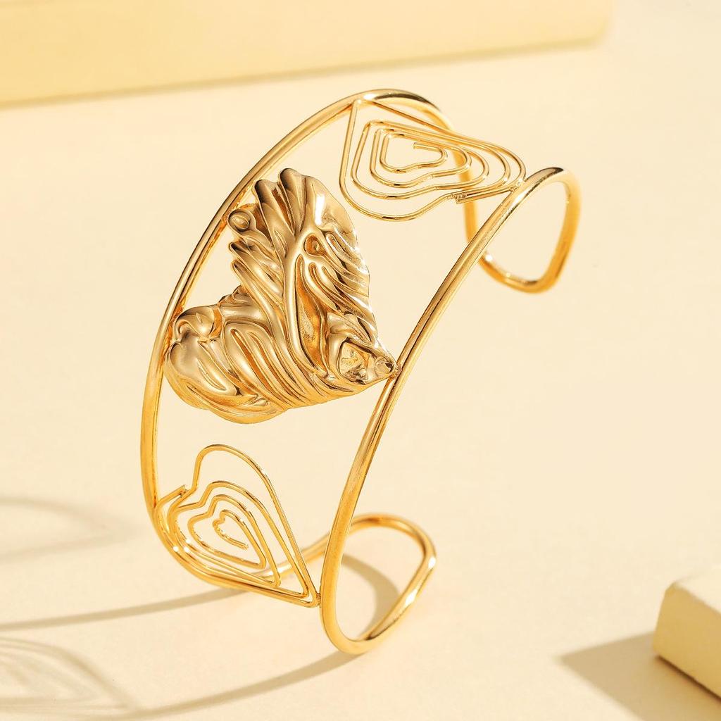 European High-End Irregular Heart-Shaped Stainless Steel Bracelet for Women