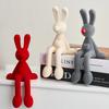 Neue nordische sitzende Kaninchen-Beflockungsfigur mit langem Ohr, TV-Weinschrank, moderne Kunst, Dekoration für Zuhause, Desktop, Veranda, Skulptur, Handwerk