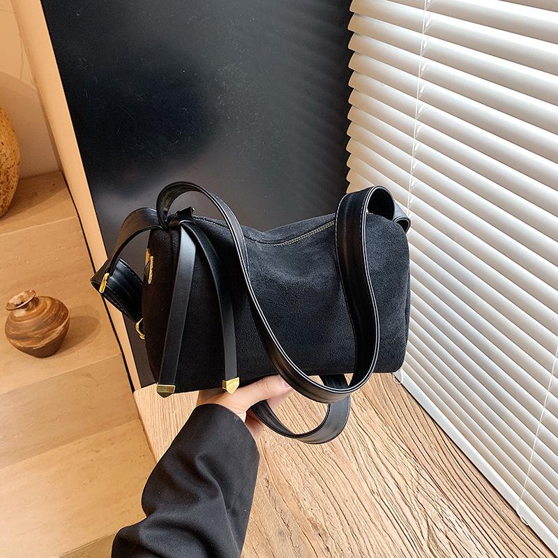 

Large capacity fashion tote bag, new autumn and winter retro casual messenger bag, high-end trendy shoulder women s bag